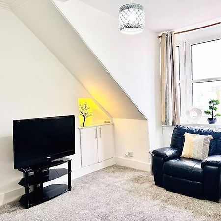 Crown House Two Bedroom Apartment Aberdeen Esterno foto