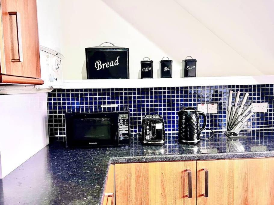 Crown House Two Bedroom Apartment Aberdeen Esterno foto