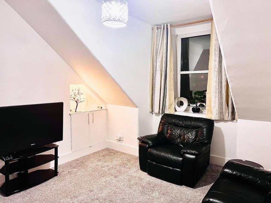 Crown House Two Bedroom Apartment Aberdeen Esterno foto