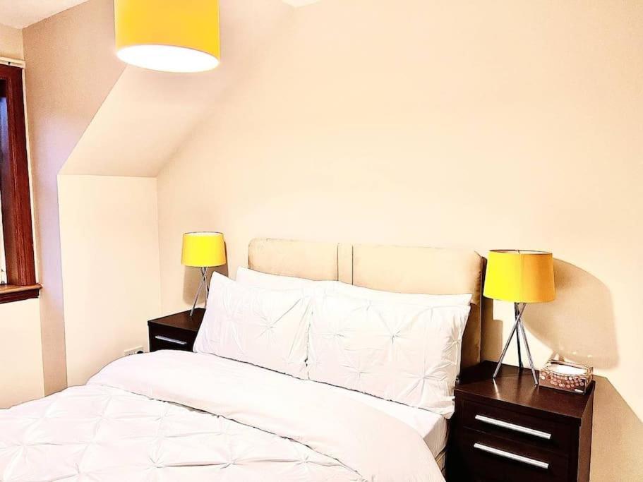 Crown House Two Bedroom Apartment Aberdeen Esterno foto