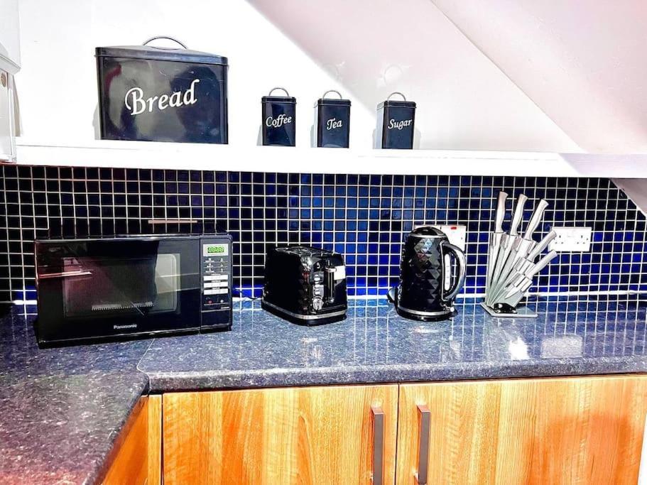Crown House Two Bedroom Apartment Aberdeen Esterno foto